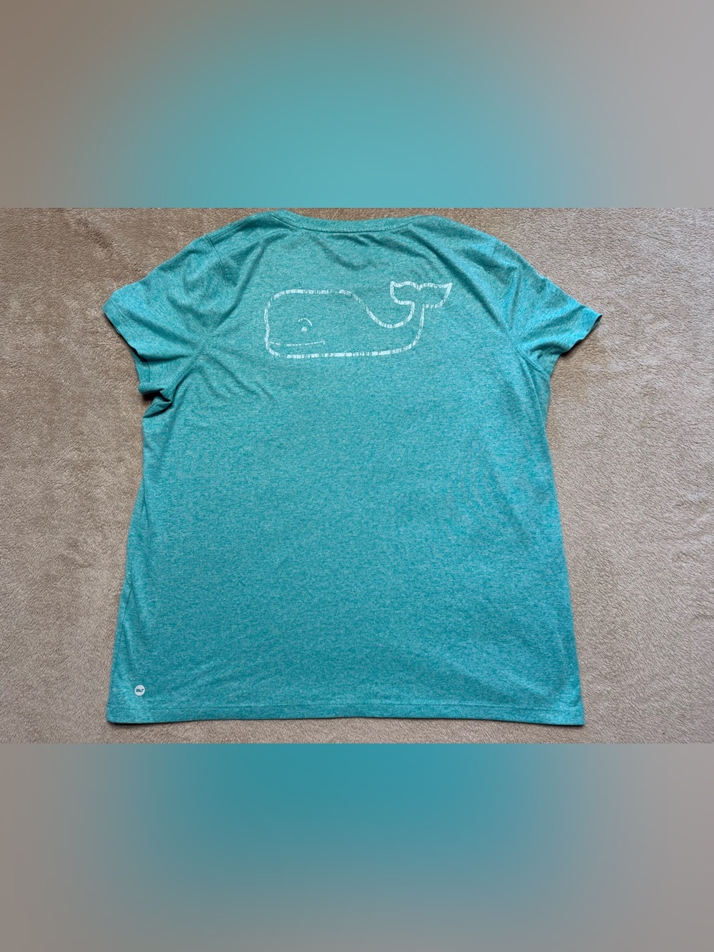 Vineyard Vines teal whale logo short-sleeve performance t-shirt in women’s XL.